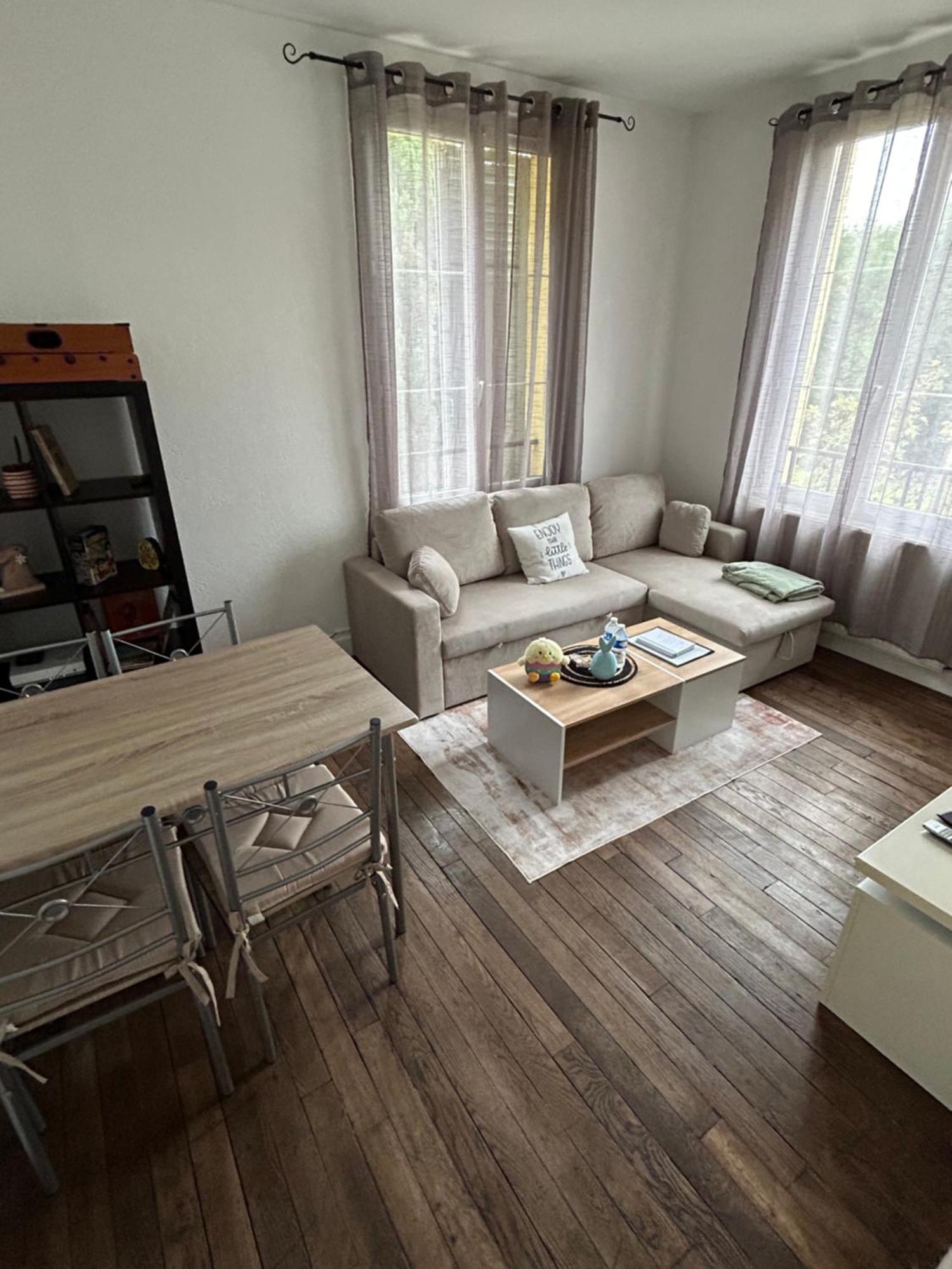 Logement Calme + Stationnement トロワ エクステリア 写真