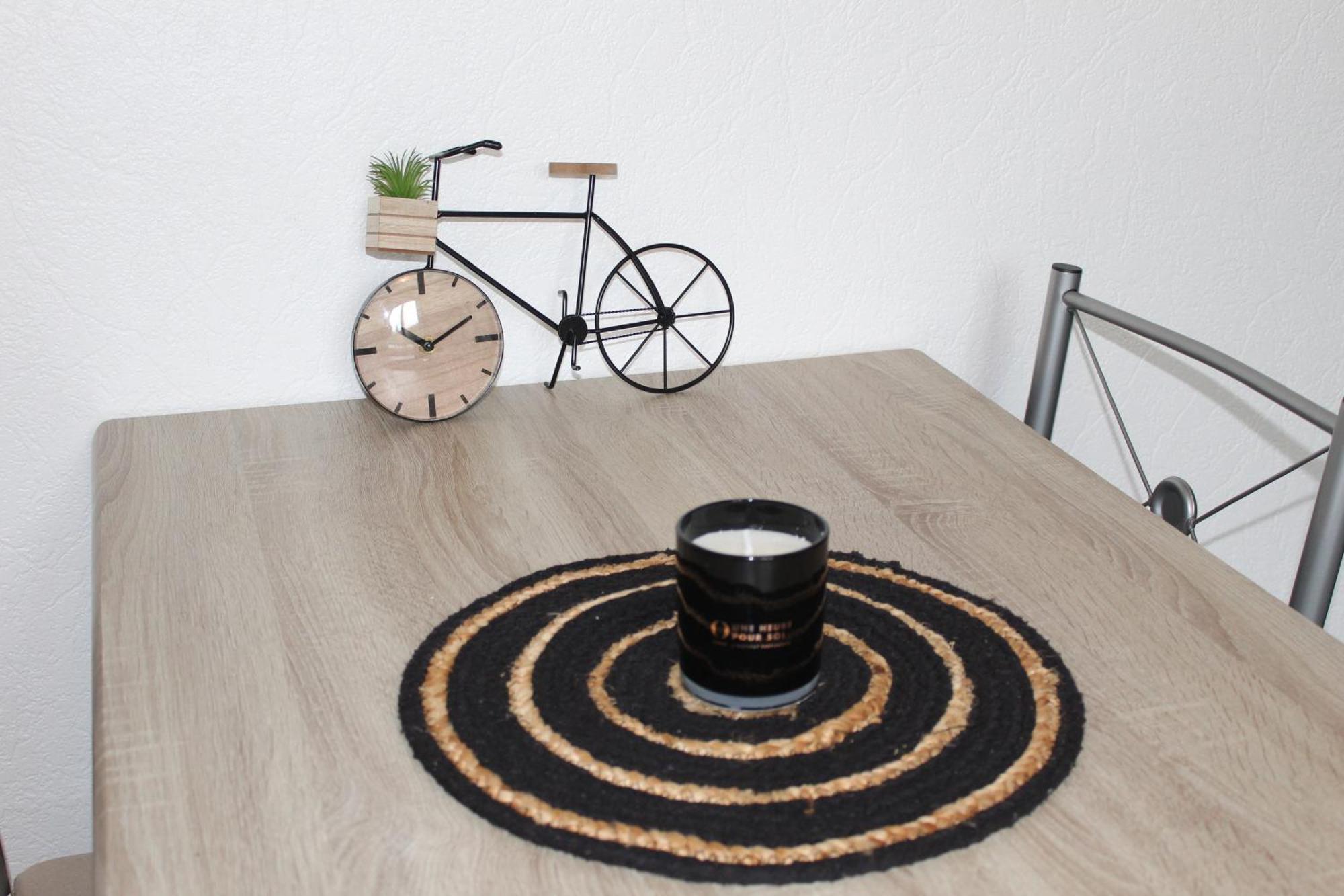 Logement Calme + Stationnement トロワ エクステリア 写真