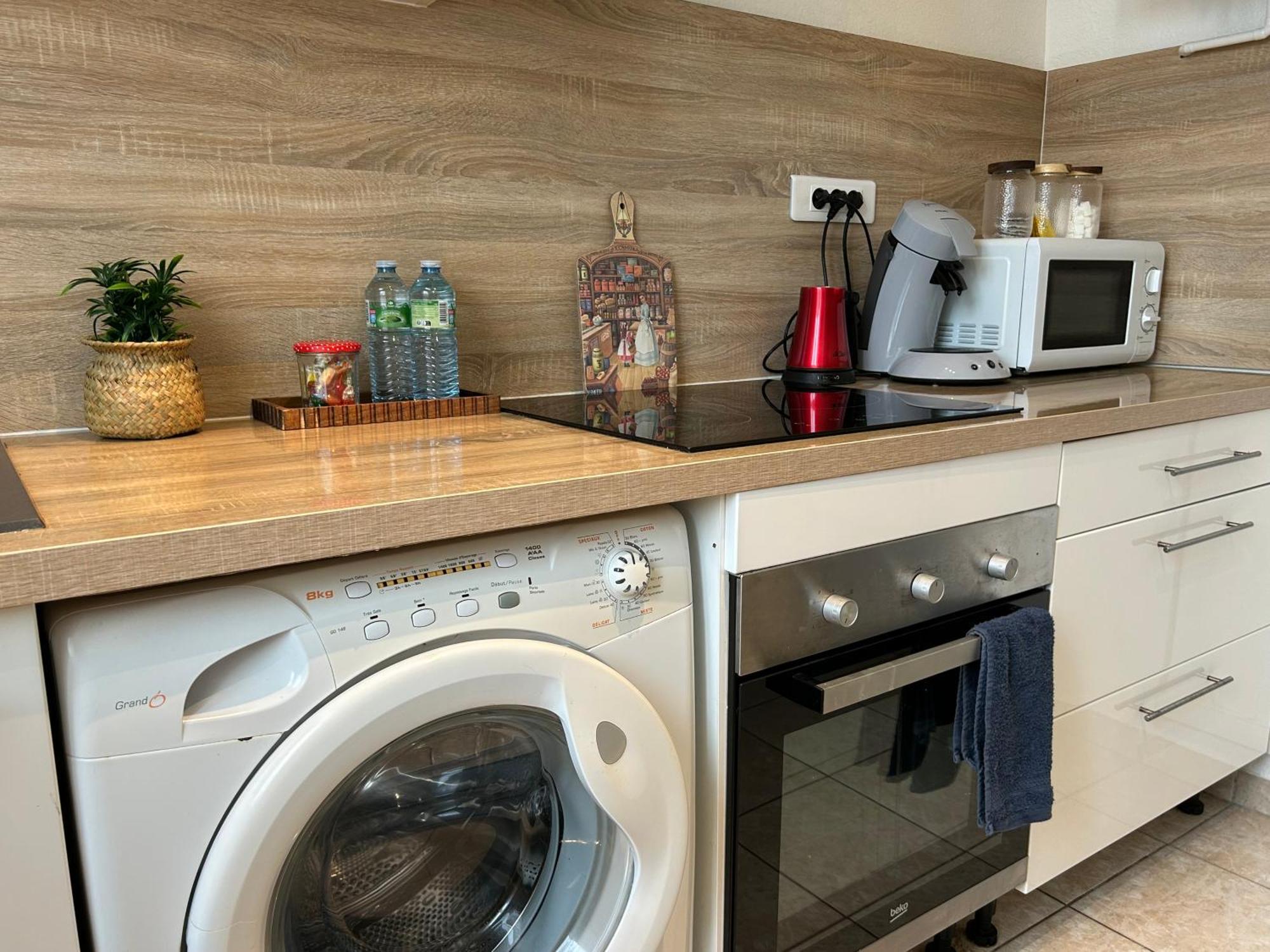 Logement Calme + Stationnement トロワ エクステリア 写真